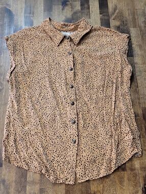 Self Esteem Tan Cap Cuffed Sleeve Button-Front Top with Black Spot Print Size M